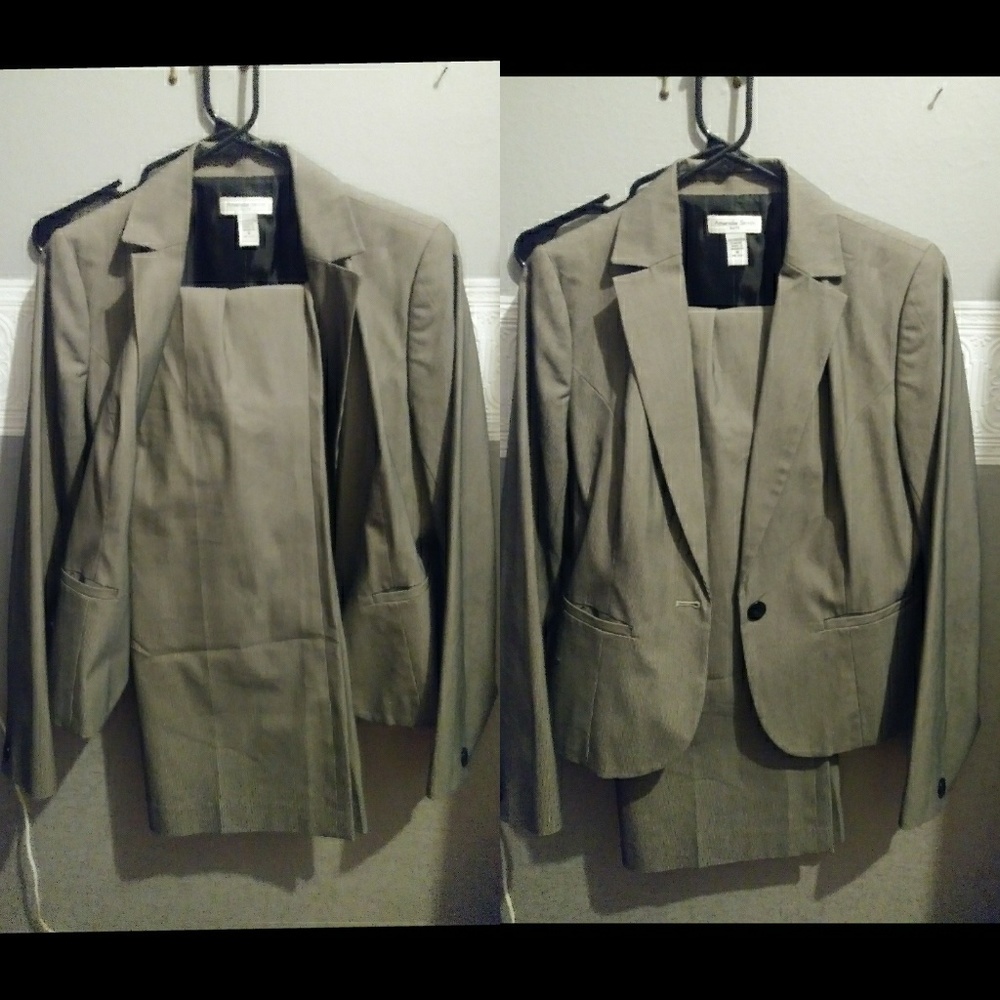 Pants suit
